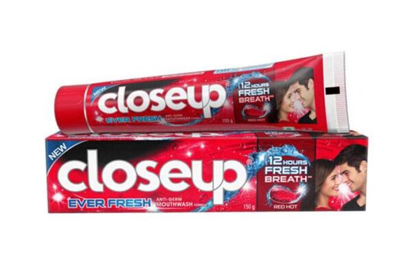 b_CloseUpToothpaste